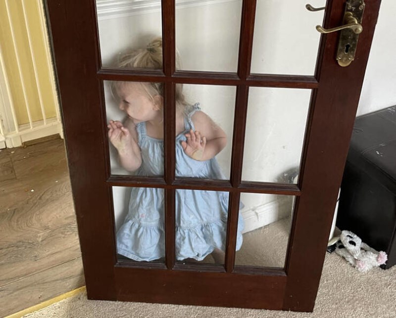 8. Pokušala se sakriti