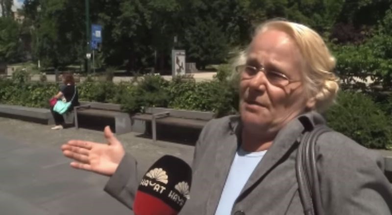 Ženu iz BiH su pitali što misli o zabrani pušenja, urnebesna snimka je brzinom munje obišla regiju