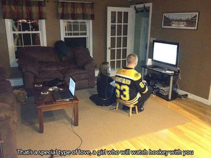 10. Posebna ljubav - kad cura gleda hokej s tobom