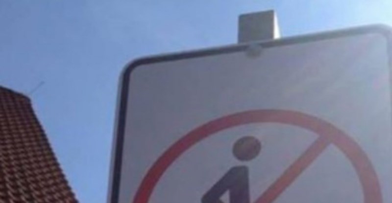 Znak zabrane s jedne plaže na Jadranu nasmijat će vas do suza, fotka je hit na cijelom Balkanu