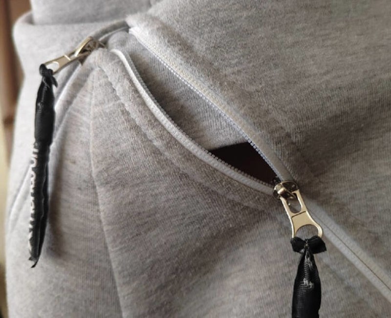 10. Pretinac na ženskoj trenirci koji je zgodno koristiti kad vam je sila na wc