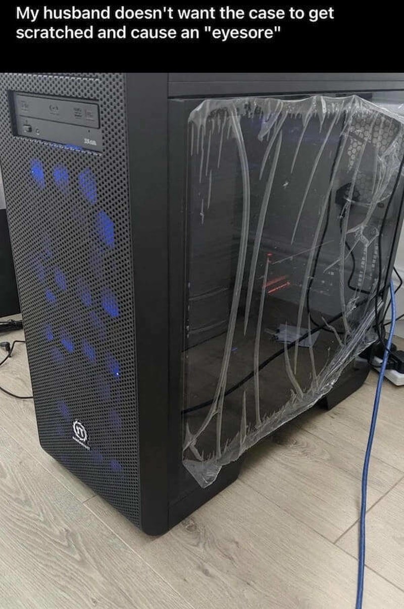 1. Moj muž ne želi da se kučište računala ogrebe. Ovo me boli za oči.