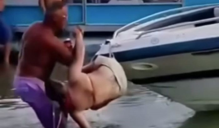 Žena je na brodu doživjela bizarnu nezgodu, snimka njezinog spašavanja odmah je postala viralni hit
