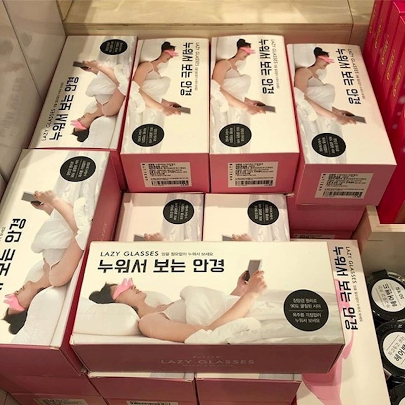 "Lijene naočale" su savršeno rješenje za ljude koji vole čitati dok leže.