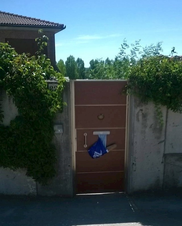 15. U španjolskim selima dobijete poštu i štrucu kruha istovremeno.