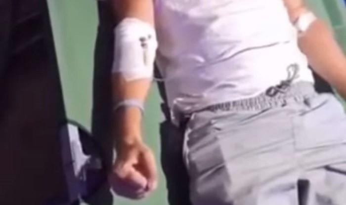 Imoćanin završio na infuziji pa zapjevao Thompsonov hit iz sveg glasa, snimka je hit na internetu