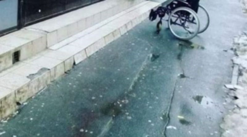 Netko je pred kladionicom snimio bizaran prizor, ovo je pravi pravcati odraz Balkana