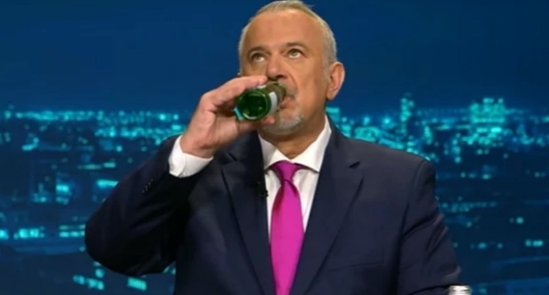 Fora o Šprajcovom ispijanju Romerquellea u studiju teški je hit na Fejsu, morate vidjeti