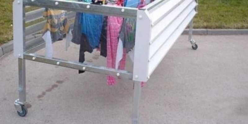 Balkanac je smislio konstrukciju na kojoj suši rublje u dvorištu dok pada kiša, fotka je teški hit