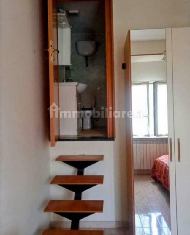 26. Kupaonica iznad strmih stuba