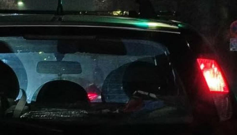 Vozač iz Niša dodao je urnebesan detalj na svoj izlupan auto, fotka je nasmijala tisuće na Fejsu