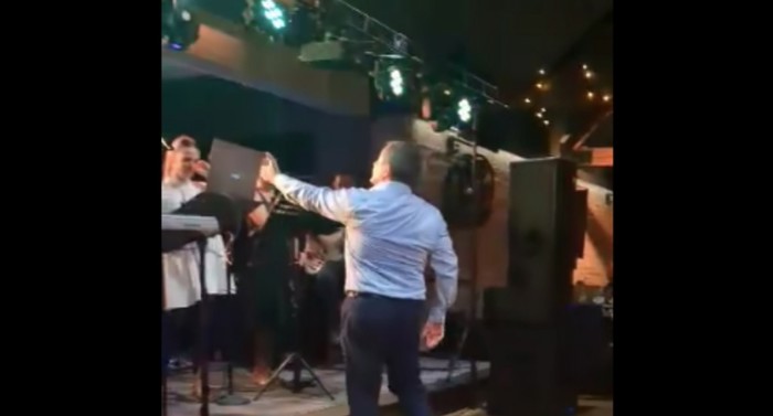 Snimka s jedne domaće svadbe nasmijala je cijelu Hrvatsku, morate vidjeti što radi tip pred binom