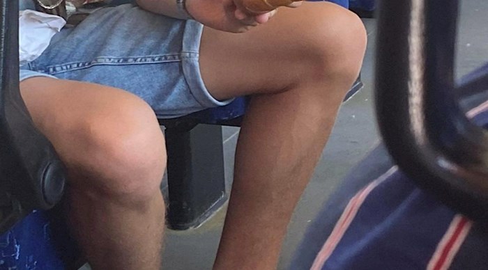 Putnik je odlučio napraviti sendvič u gradskom autobusu, morate vidjeti čime se poslužio