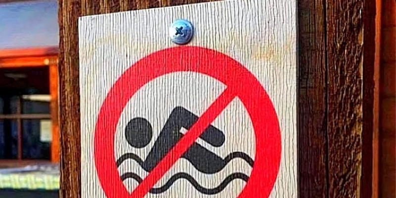 Znak s jedne hrvatske plaže izazvao je salve smijeha na društvenim mrežama, fotka je teški hit