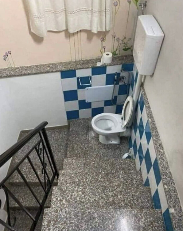 6. Još jedan zahod na stepenicama