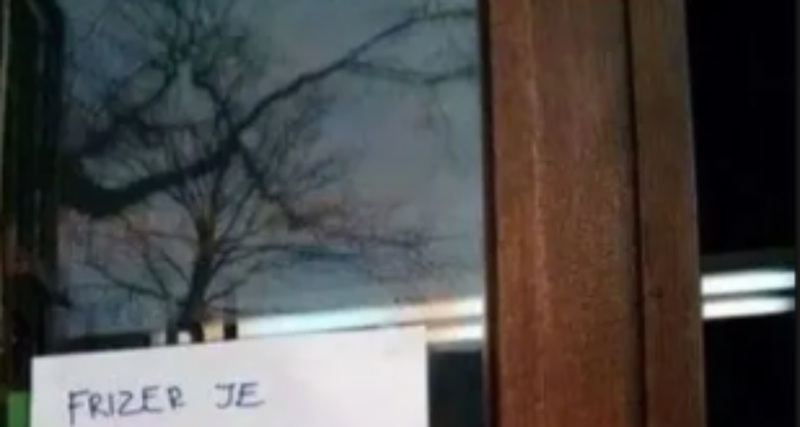 Na ulazu u frizerski salon osvanula je nesvakidašnja obavijest, odmah ćete vidjeti zašto je hit