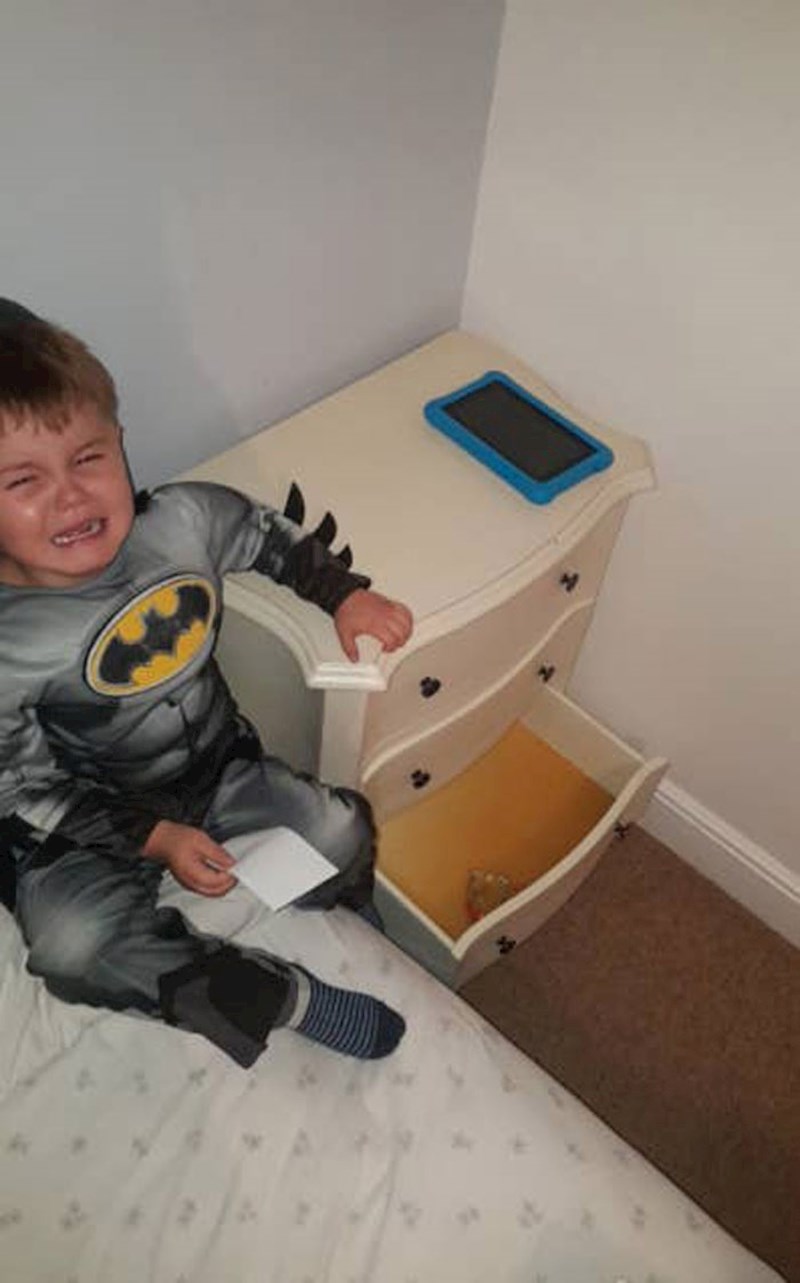 19. Plače kao kišna godina jer je njegova mama otkrila ladicu u koju već danima piški