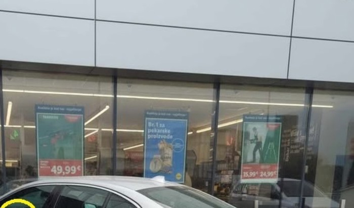 Ljude je pošteno naživcirao način na koji je netko parkirao auto pred dućanom, morate vidjeti fotku