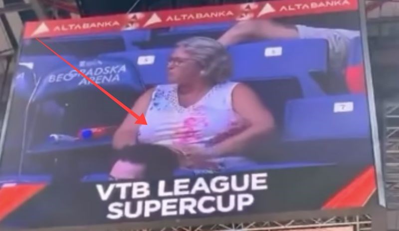 Cijela regija smije se snimci s košarkaške tekme u Srbiji, morate vidjeti što radi žena na ekranu