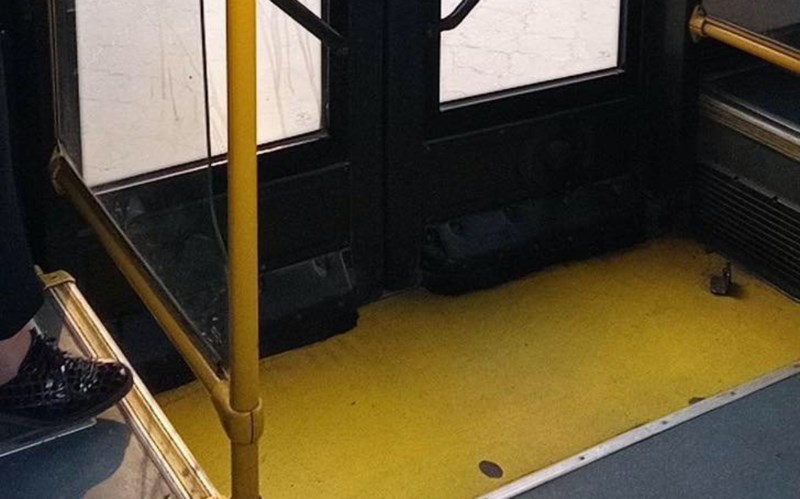 Cijela regija smije se detalju s vrata na jednom beogradskom autobusu, fotka je teški hit