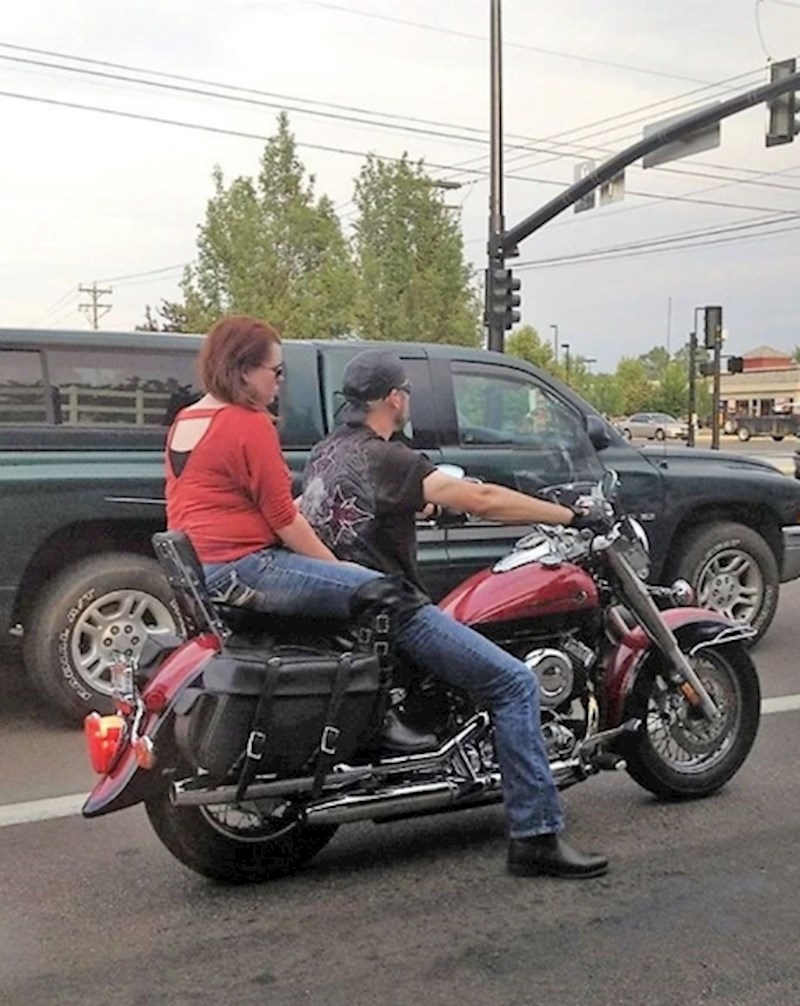 13. Pitamo se gdje jedna noga počinje, a druga završava?