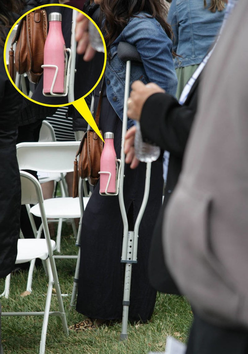 1. Montirala je držač za bocu na svoju štaku