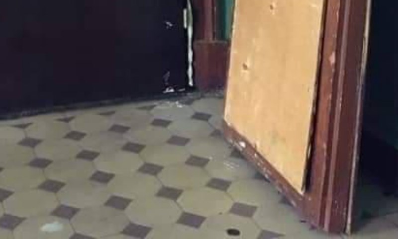 Preko 5 tisuća ljudi na Fejsu lajkalo je fotku ulaza u nečiji stan, odmah će vam biti jasno zašto