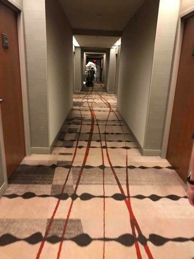 9. Hotelski hodnik izgleda kao mjesto zločina