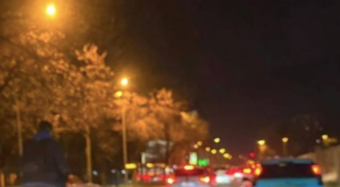 Tip je prenosio madrac na električnom romobilu, fotka tog suludog pothvata obišla je cijeli Balkan