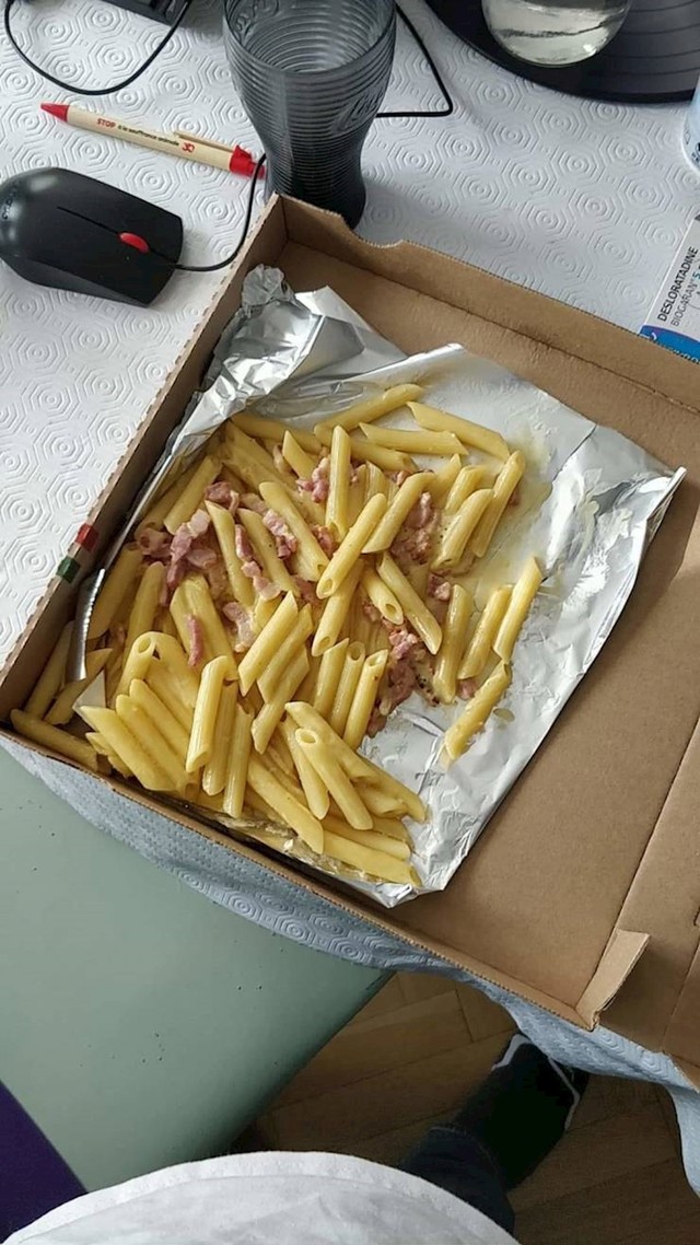 1. Naručio je carbonaru iz restorana ocijenjenog s 5 zvjezdica