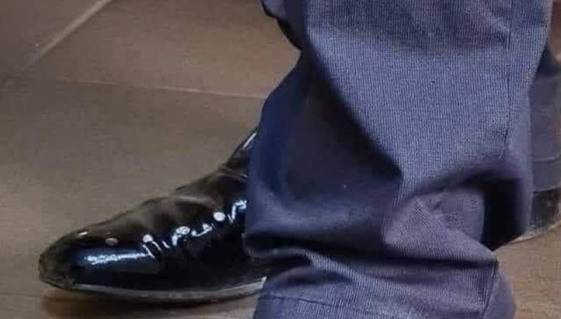 Tip je zbog bizarnog detalja na cipelama izazvao salve smijeha na Fejsu, morate vidjeti ovaj hit