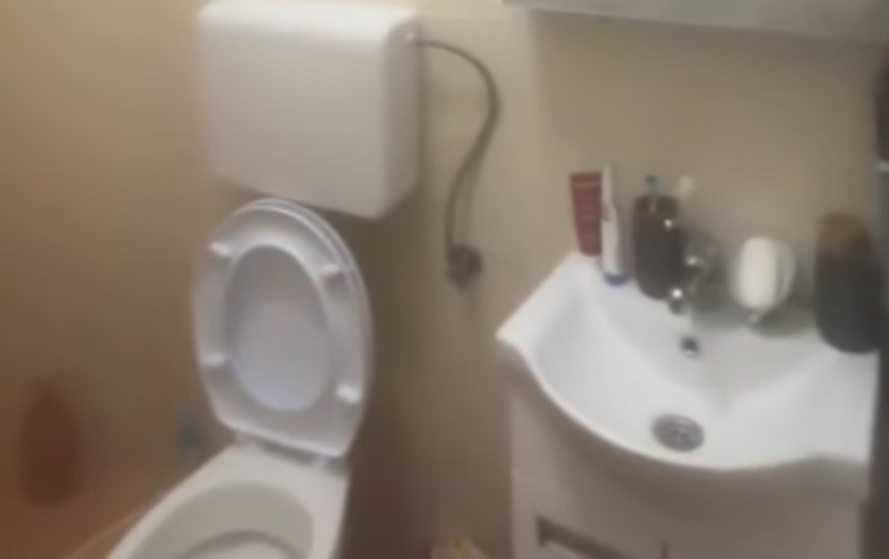 Snimka pokazuje kako izgleda kupaonica ljudi koji se tuširaju vrućom vodom, teški je hit