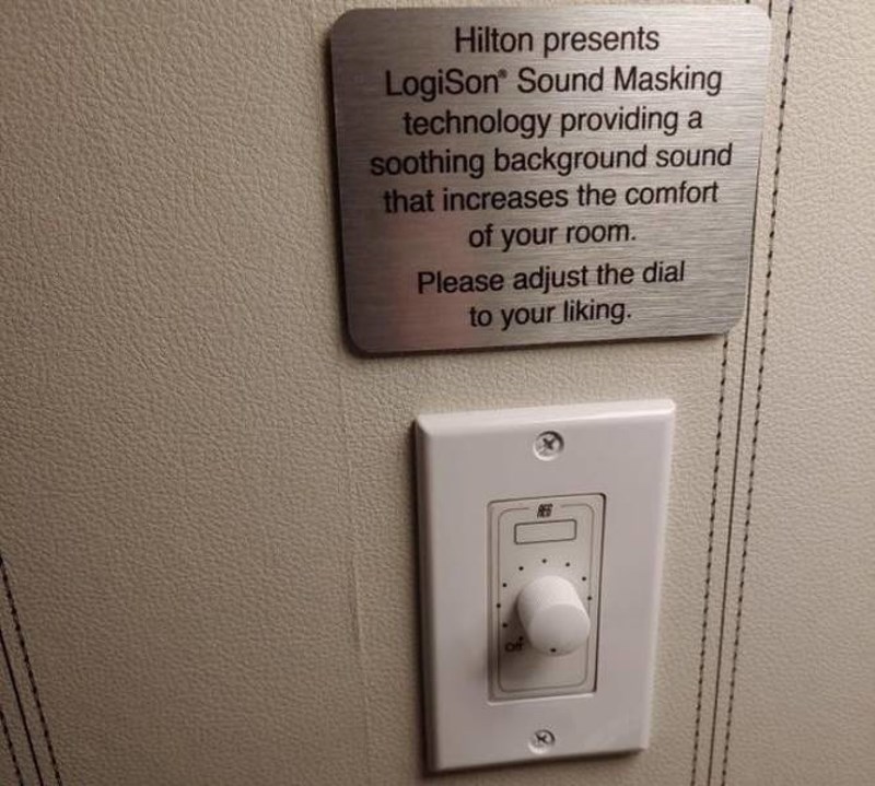 7. "U mojoj hotelskoj sobi u zidu je bio ugrađen uređaj za bijeli šum."