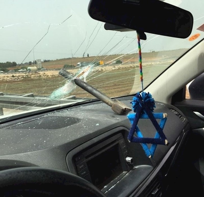 9. Nekome je bio otvoren prtljažnik na autocesti