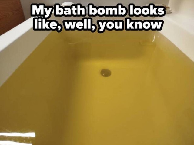14. Bombica za kupku koju sam ubacila podsjeća na...pa, znate već...