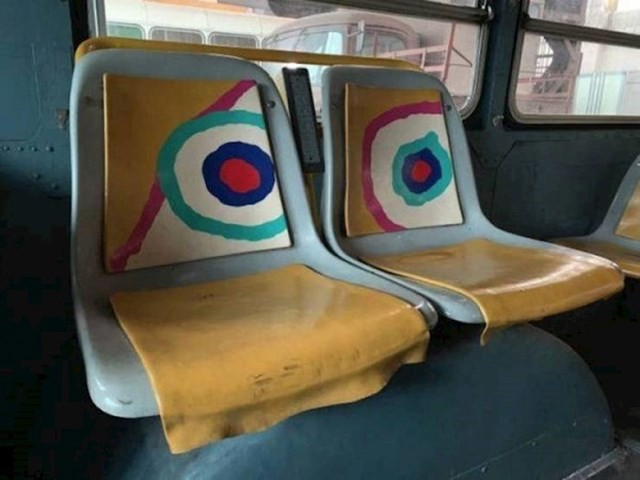Listići sira ili sjedala u autobusu?