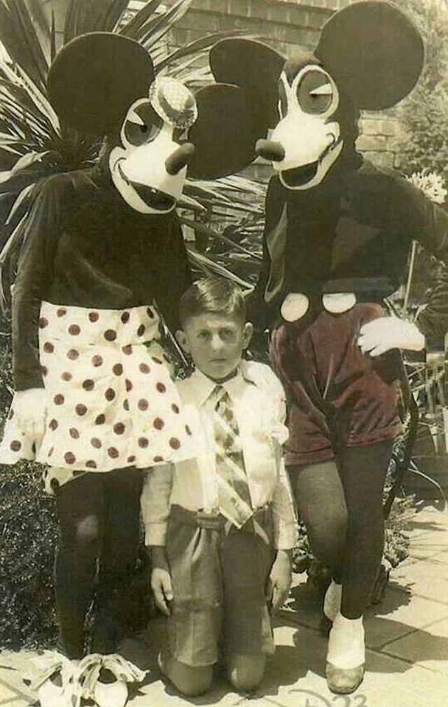 8. Prvi kostimi Mickeyja i Minnie bili su prilično uznemirujući. Klincu nije svejedno.