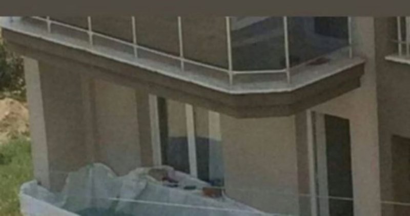 Prizor s balkona jedne zgrade nasmijao je cijelu regiju, morate vidjeti kako se stanari rashlađuju