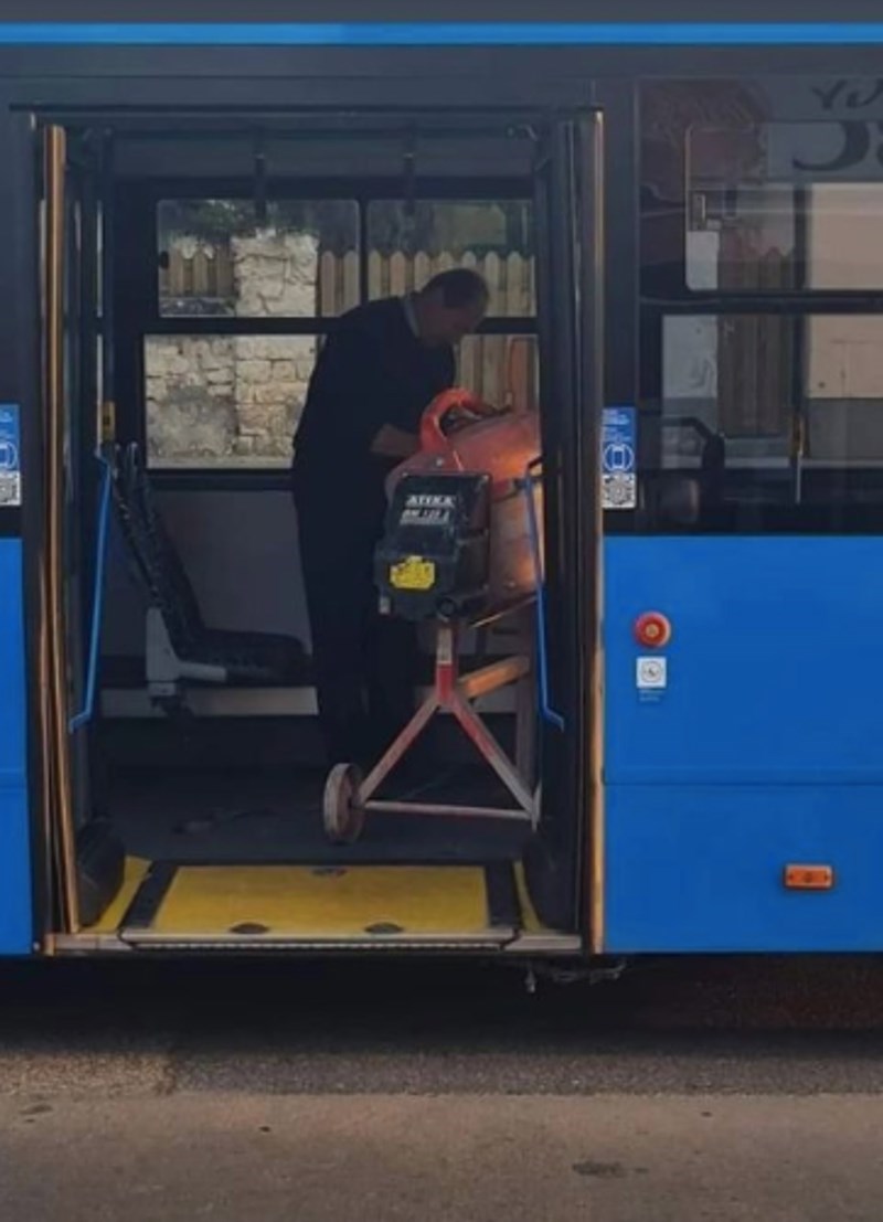 Fotka iz jednog gradskog autobusa obišla je cijeli Balkan, morate