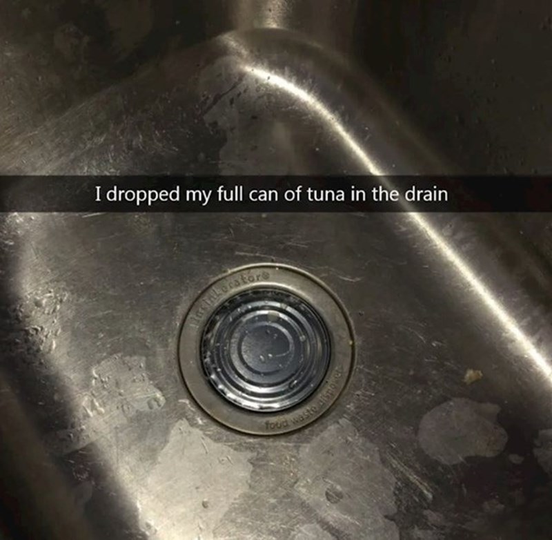 3. Konzerva tune upala mi je u odvod i zapela