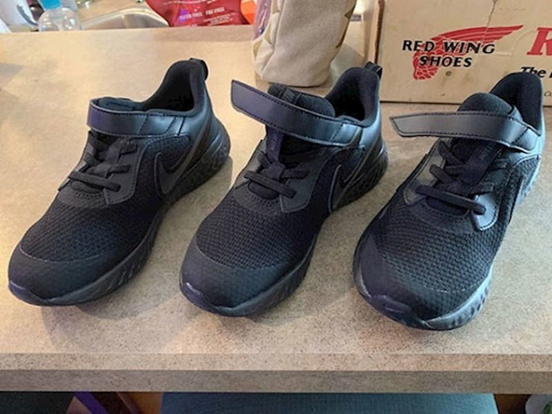 15. Poslali su mu jednu cipelu. Ispravili su grešku tako da su poslali još tri desne cipele!