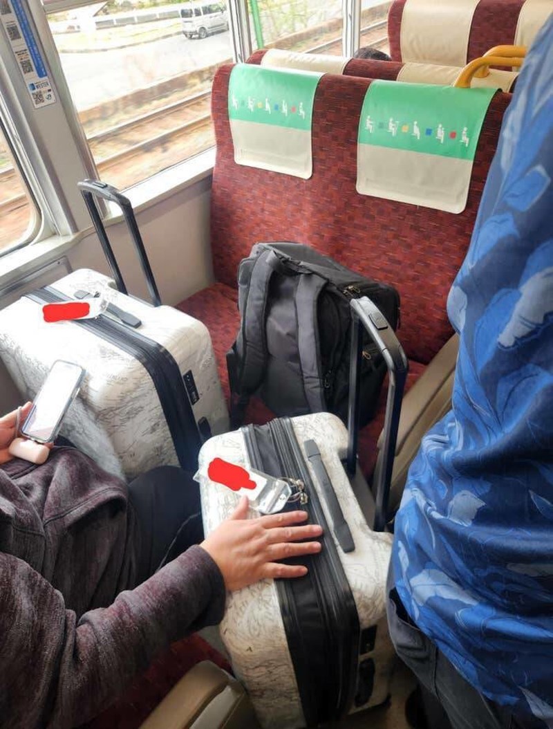 3. Turist koji je u Japanu zauzeo 4 sjedeća mjesta