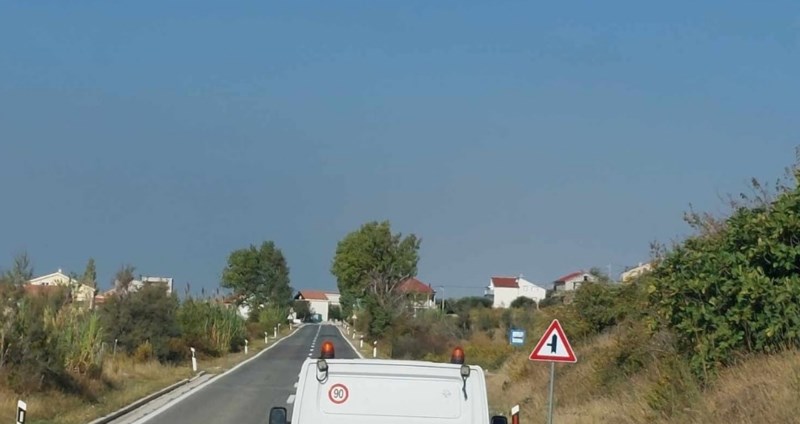 Način na koji kamion prevozi šljunak šokirao je cijelu Hrvatsku, morate vidjeti ovo suludo rješenje
