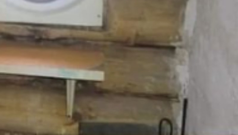 Prozor na nečijoj vikendici izazvao je salve smijeha na FB-u, morate vidjeti ovu bizarnost