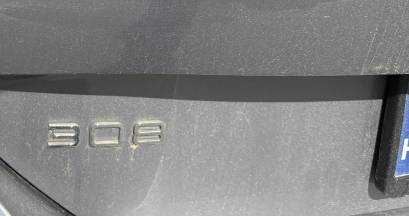 Prolaznik je na nečijem automobilu primijetio urnebesan detalj, fotka je odmah postala hit