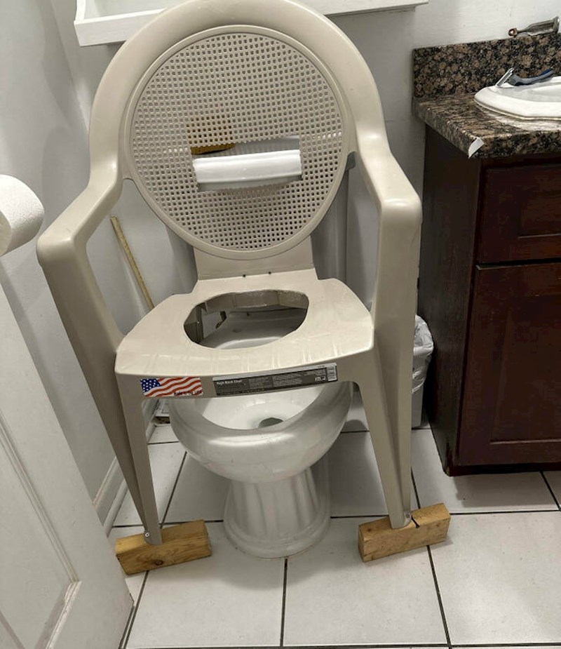 1. Mojem mužu bilo je lakše konstruirati ovo nego kupiti novu dasku za wc