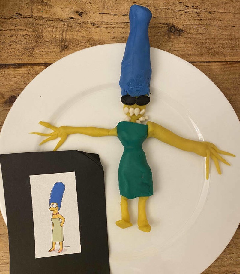 11. Moja nećakinja napravila je skulpturu Marge Simpson