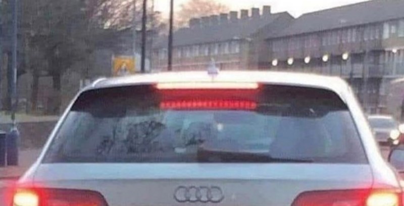 Netko se nije mogao suzdržati i ispod registracije ovog auta napisao nešto genijalno, fotka je hit