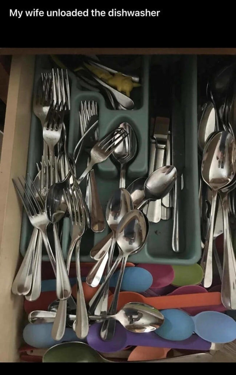 10. Moja žena raspremila je stvari iz perilice za suđe
