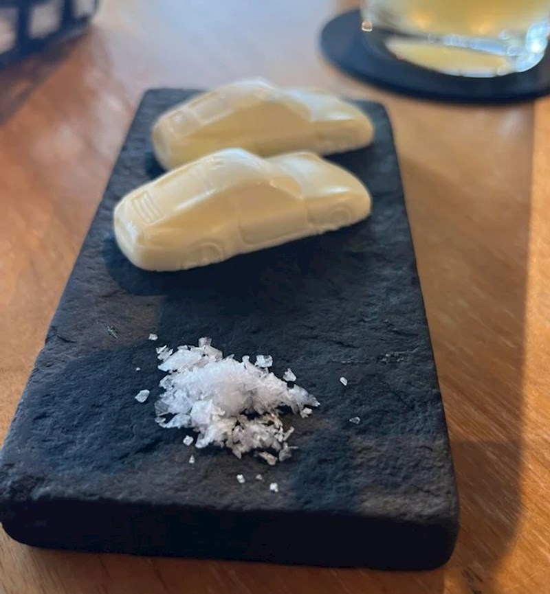 5. Restoran koji je poslužio maslac u obliku Porschea